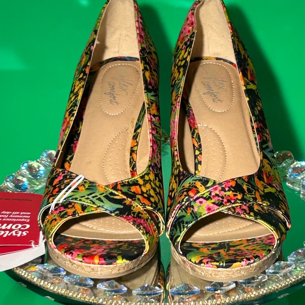 Dex Flex Women's Floral Peep Toe Wedges - Multicolor Size 9 NWT